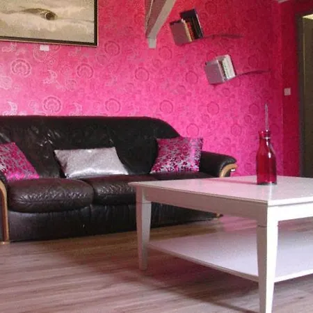 Chambres D'hotes Les Tilleuls 게스트하우스 사흘라 라 카네다