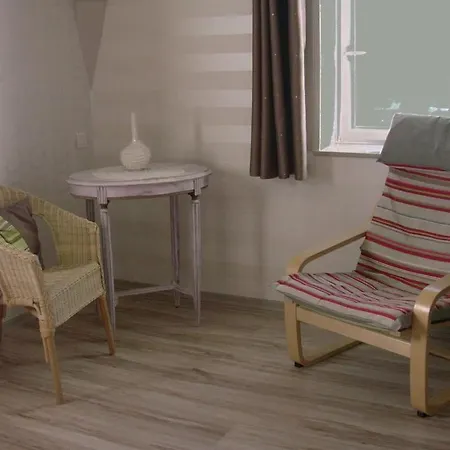 Chambres D'hotes Les Tilleuls 사흘라 라 카네다